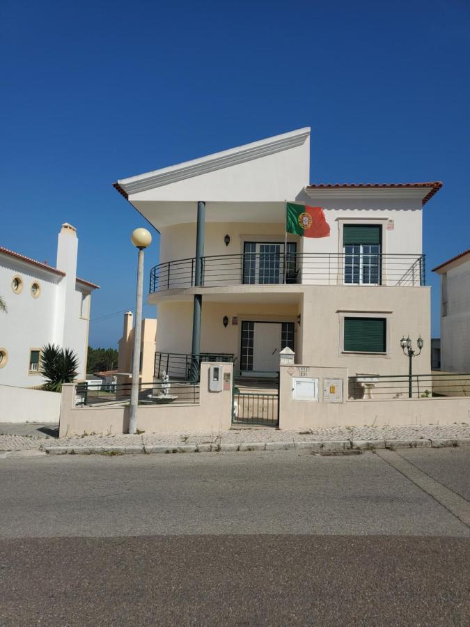 Alojamento Bertil Hotel Nazare Exterior photo